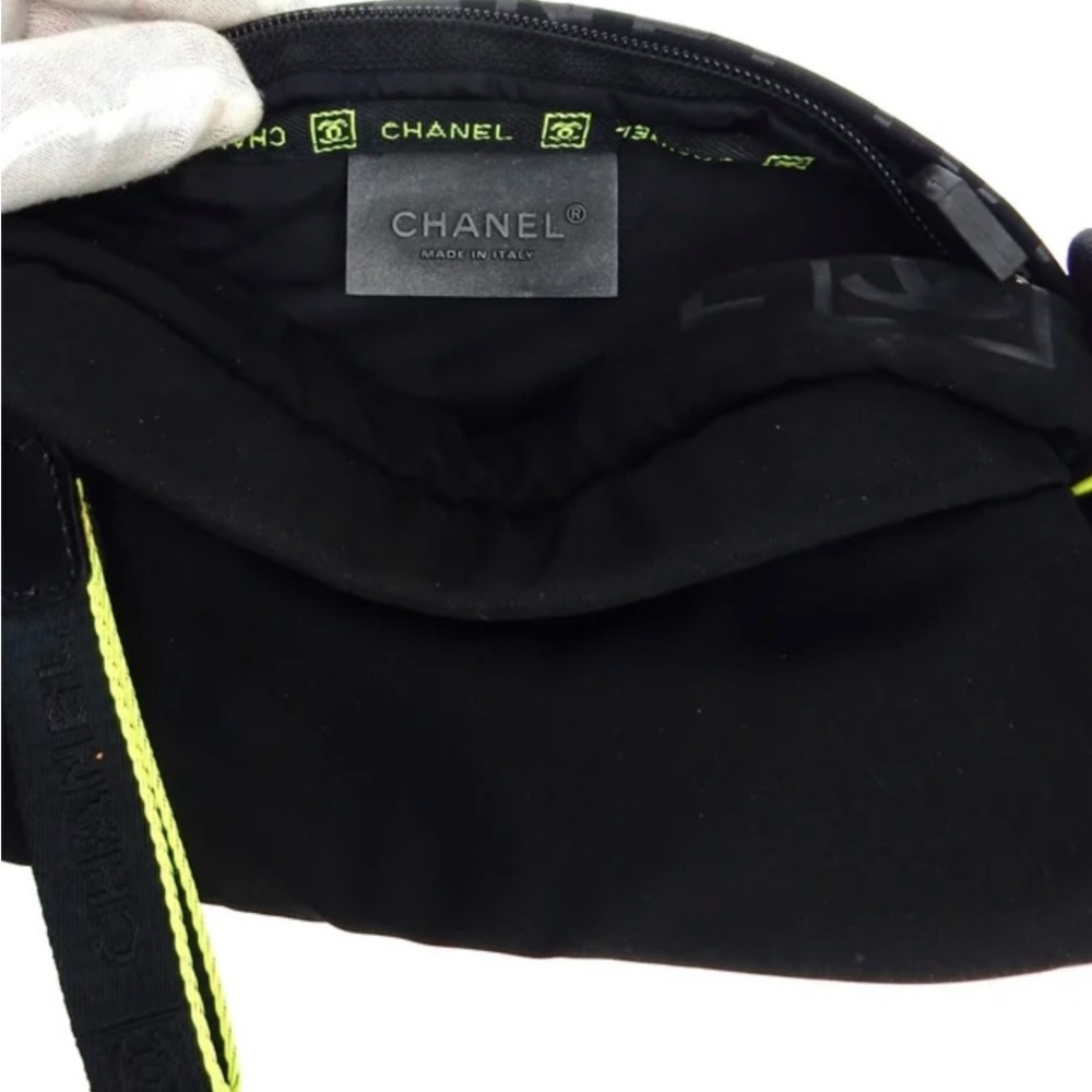 Chanel Clutch Bag for Women or Men. - Picture 5 of 14